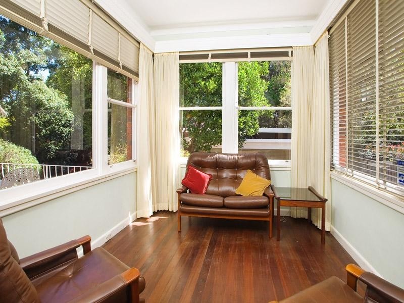 8 Karoom Avenue, St Ives NSW 2075