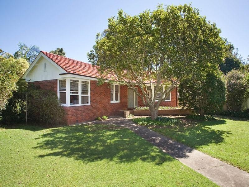 8 Karoom Avenue, St Ives NSW 2075