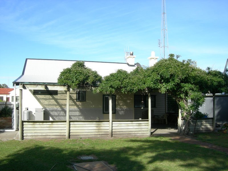 16 Charles Street, Kingston Se SA 5275