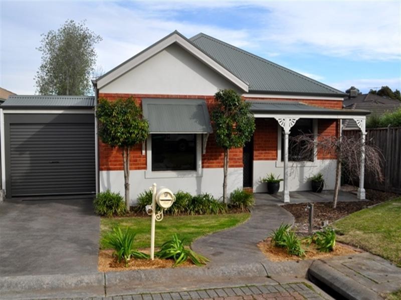 9 Avon Place, Chirnside Park VIC 3116