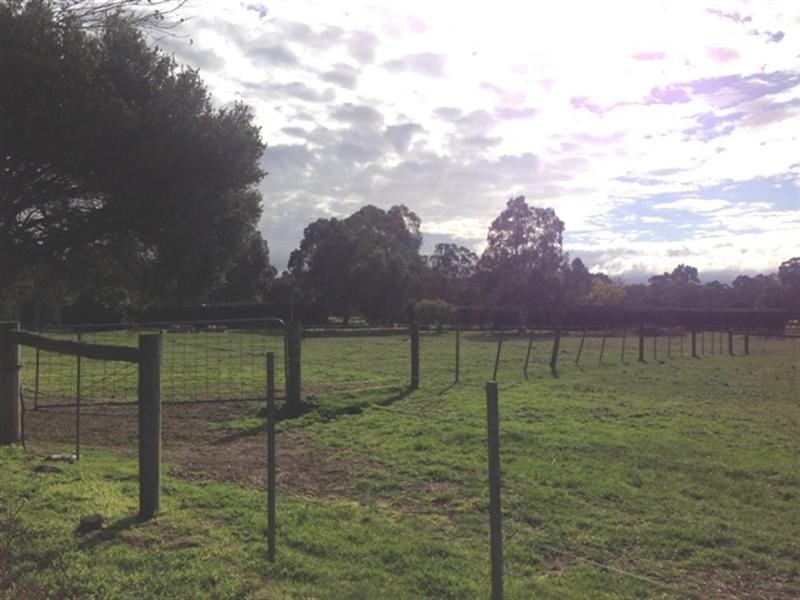 22 Henderson Drive, Yarra Glen VIC 3775