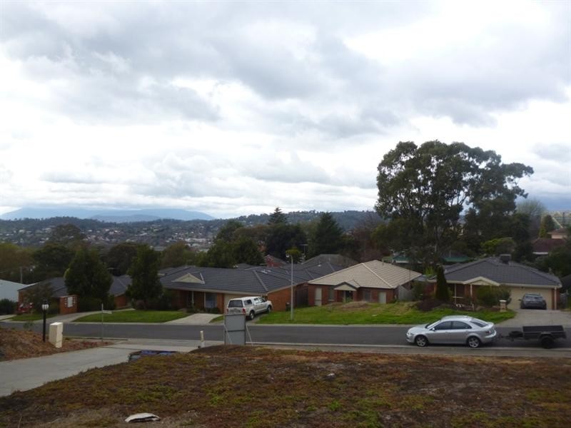 1 Roeschinger Way, Lilydale VIC 3140