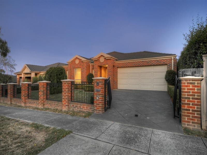 49 Pacific Drive, Mooroolbark VIC 3138