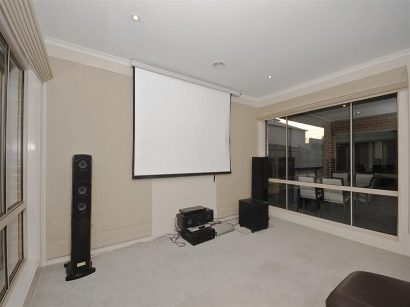 49 Pacific Drive, Mooroolbark VIC 3138