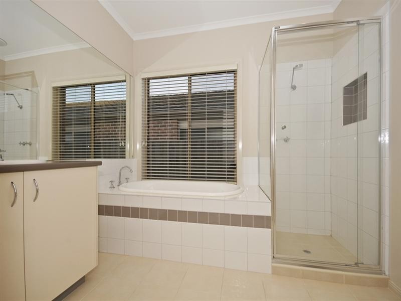 49 Pacific Drive, Mooroolbark VIC 3138