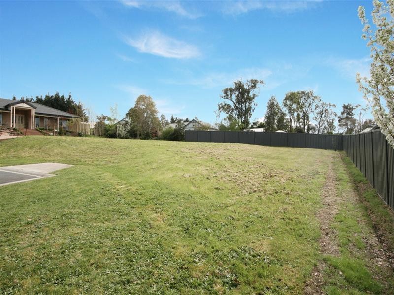6 Bellbird Place, Wandin North VIC 3139