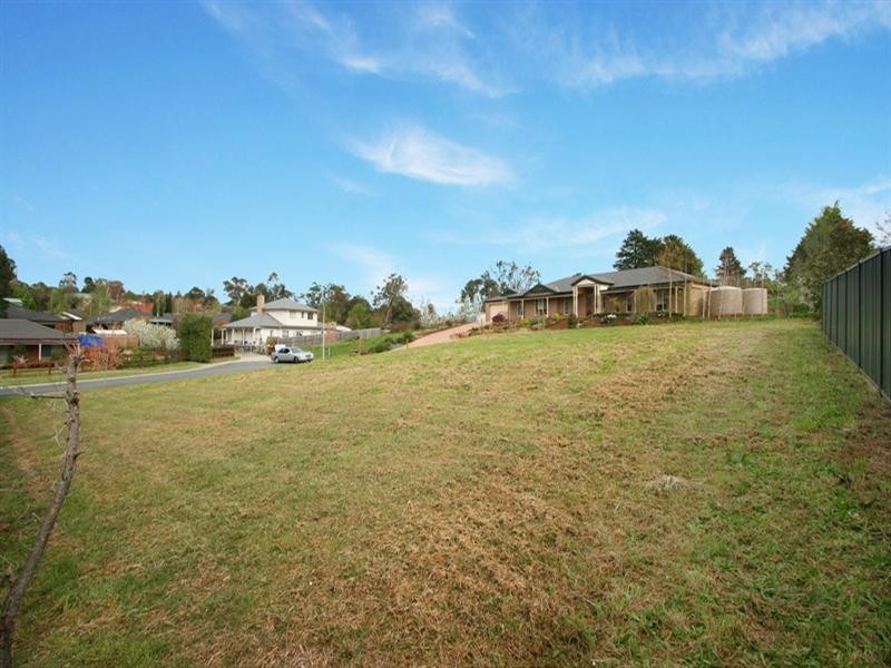 6 Bellbird Place, Wandin North VIC 3139