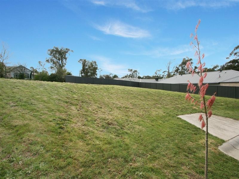 6 Bellbird Place, Wandin North VIC 3139