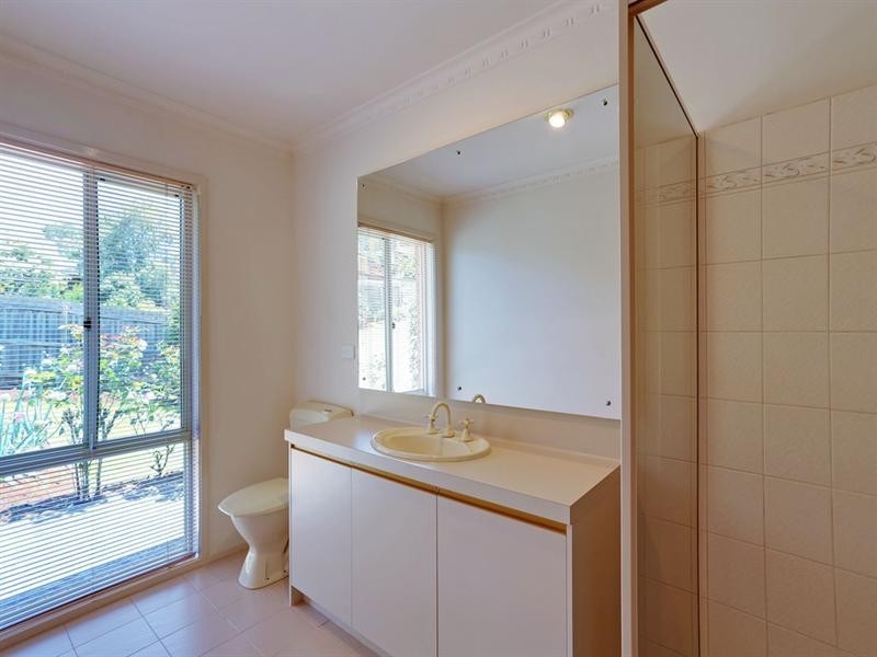 16 Saddleback Ridge, Chirnside Park VIC 3116