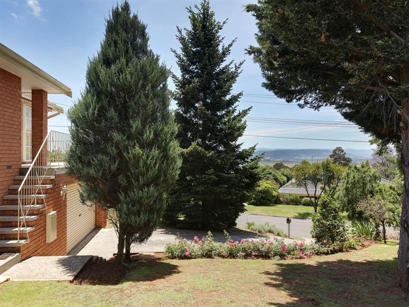 16 Saddleback Ridge, Chirnside Park VIC 3116