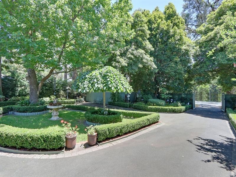 876 Mount Dandenong Road, Montrose VIC 3765