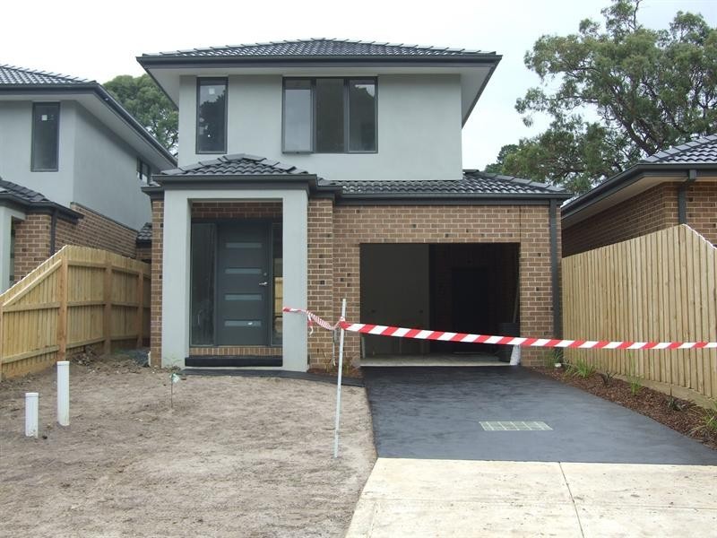 2 Leonard Road, Kilsyth VIC 3137