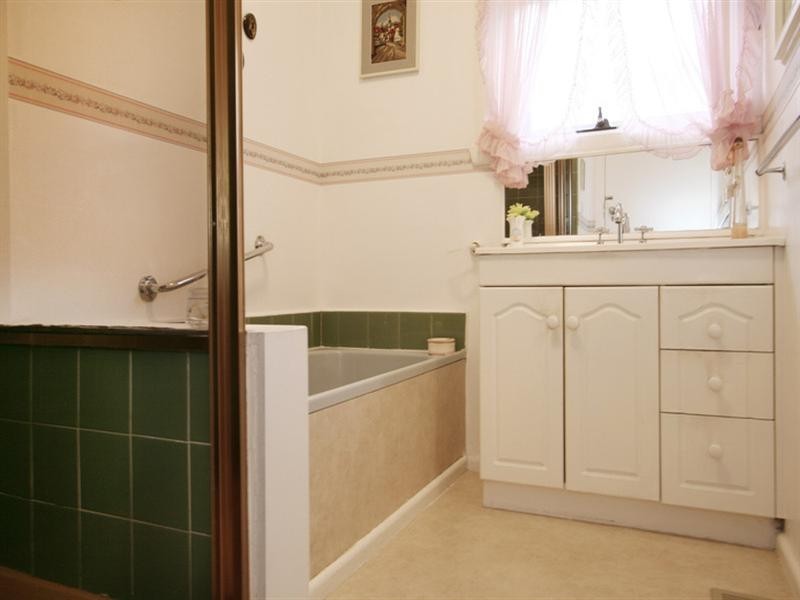 9 Beresford Road, Lilydale VIC 3140