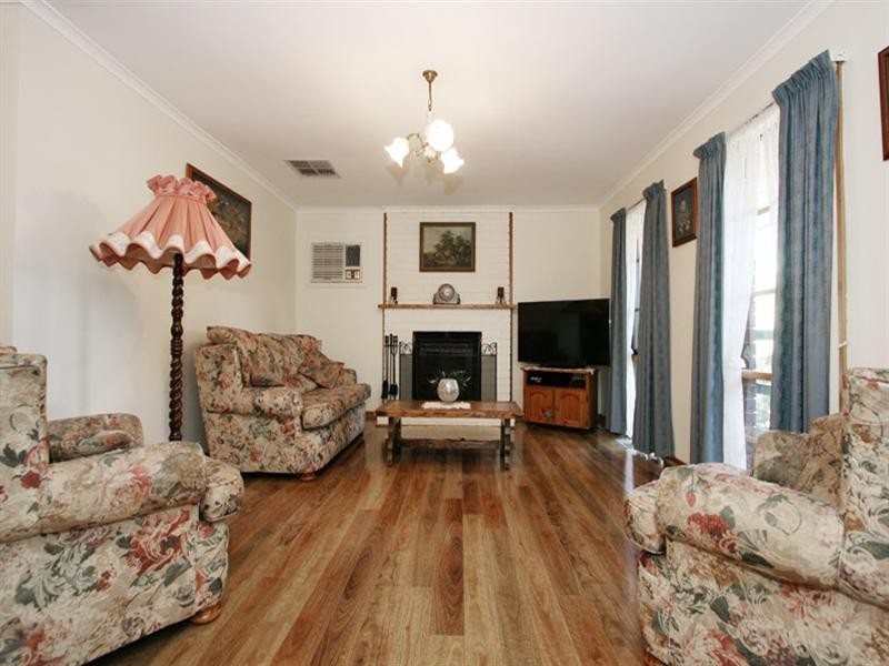 34 Churchill Drive, Mooroolbark VIC 3138