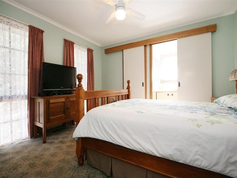 34 Churchill Drive, Mooroolbark VIC 3138