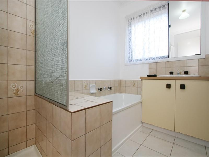 34 Churchill Drive, Mooroolbark VIC 3138