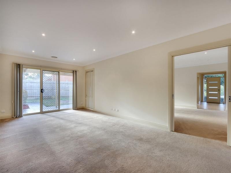 15 St James Park Rise, Mooroolbark VIC 3138