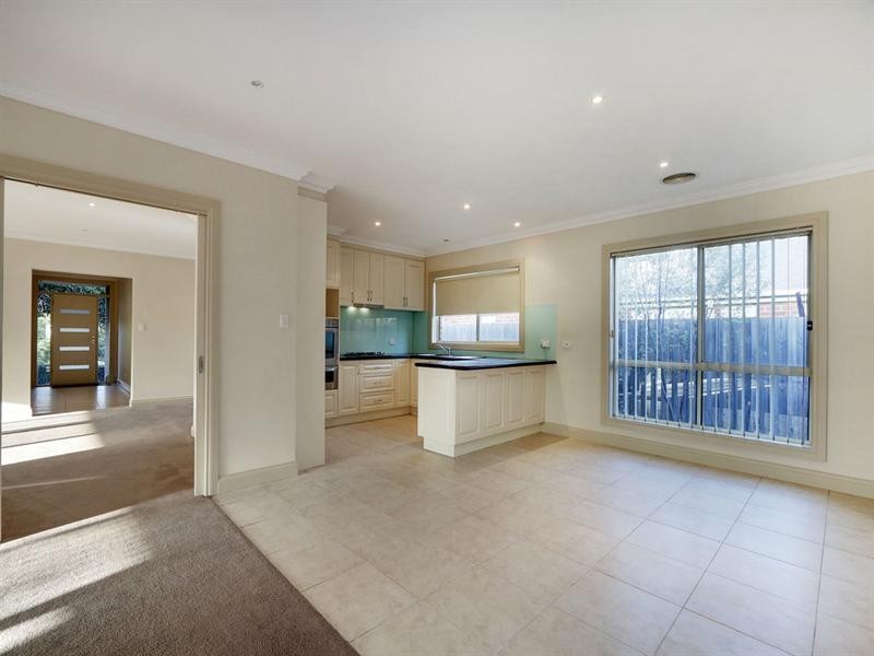 15 St James Park Rise, Mooroolbark VIC 3138