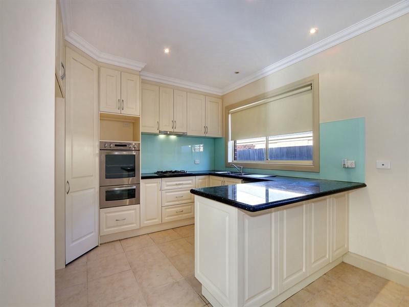 15 St James Park Rise, Mooroolbark VIC 3138