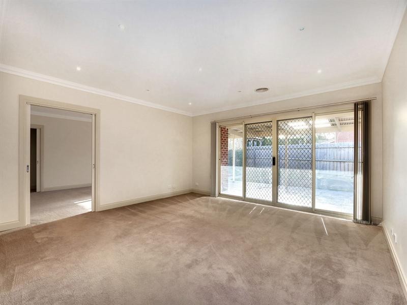 15 St James Park Rise, Mooroolbark VIC 3138