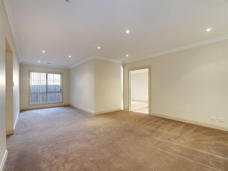 15 St James Park Rise, Mooroolbark VIC 3138