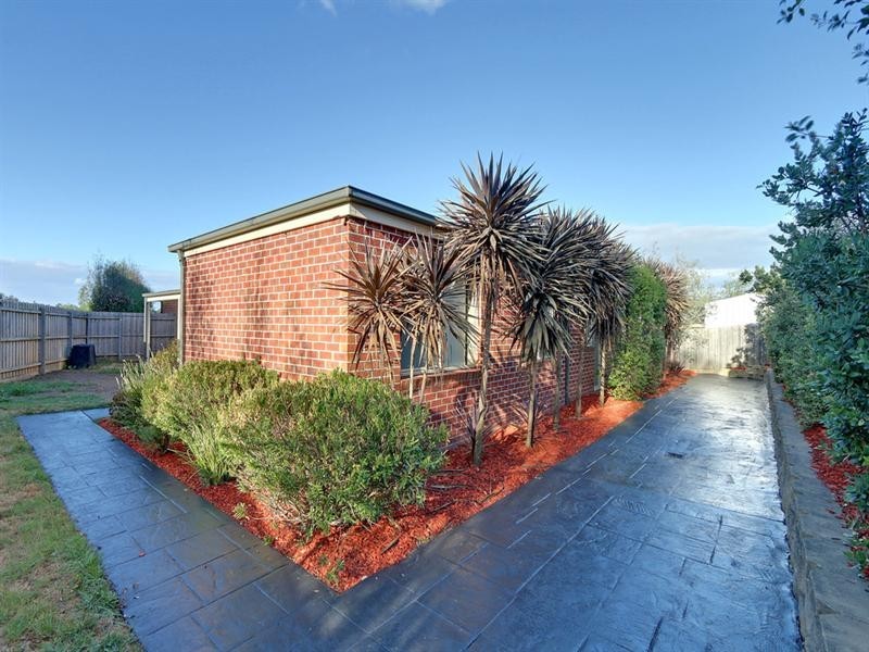 15 St James Park Rise, Mooroolbark VIC 3138