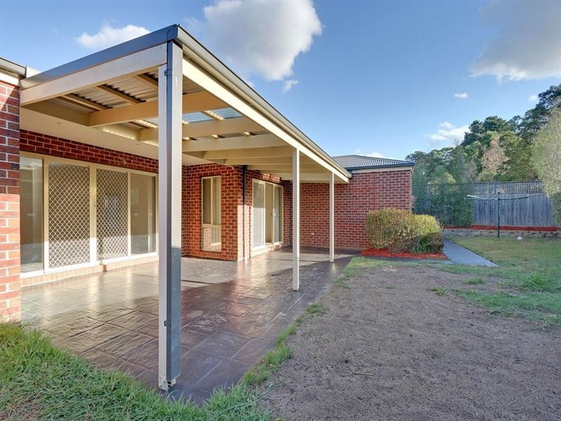 15 St James Park Rise, Mooroolbark VIC 3138