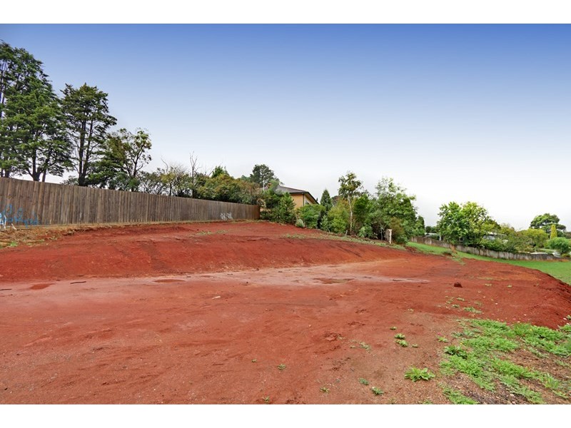 18 Huntly Avenue, Mooroolbark VIC 3138