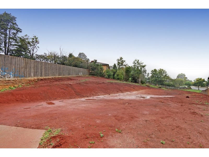 18 Huntly Avenue, Mooroolbark VIC 3138