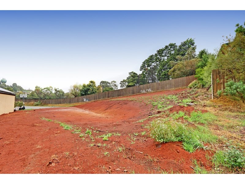 18 Huntly Avenue, Mooroolbark VIC 3138