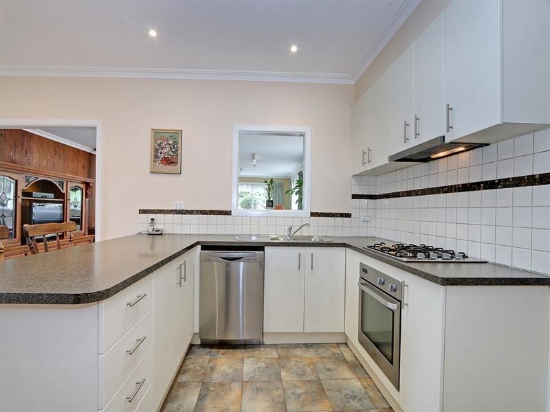 43 Winyard Drive, Mooroolbark VIC 3138