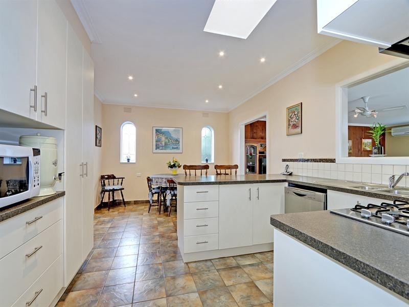 43 Winyard Drive, Mooroolbark VIC 3138