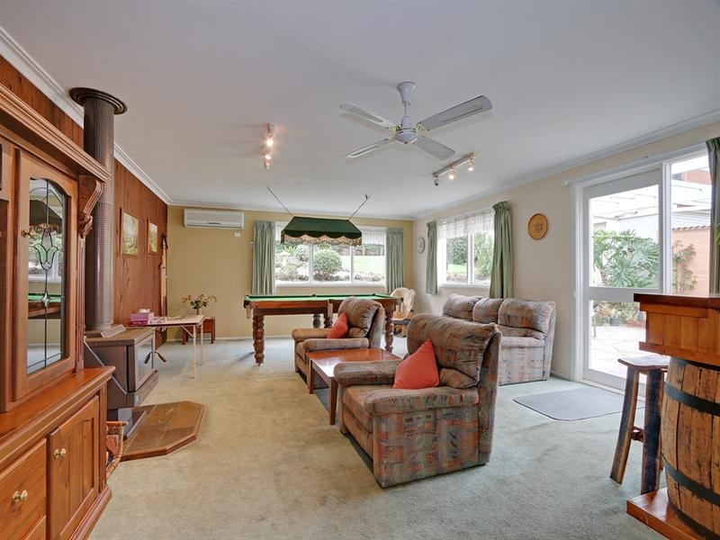 43 Winyard Drive, Mooroolbark VIC 3138