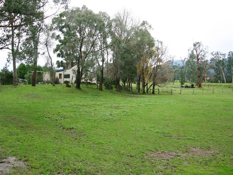 110 Station Road, Wesburn VIC 3799