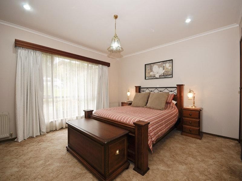 48 Crown Point Ridge, Chirnside Park VIC 3116