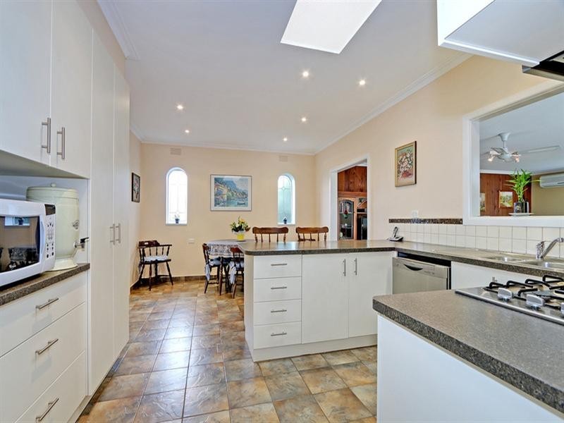 43 Winyard Drive, Mooroolbark VIC 3138