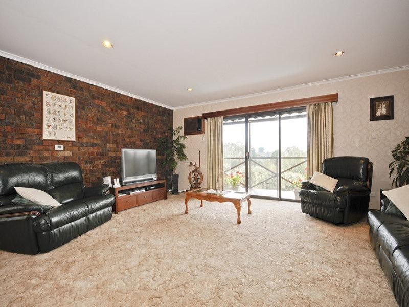 48 Crown Point Ridge, Chirnside Park VIC 3116