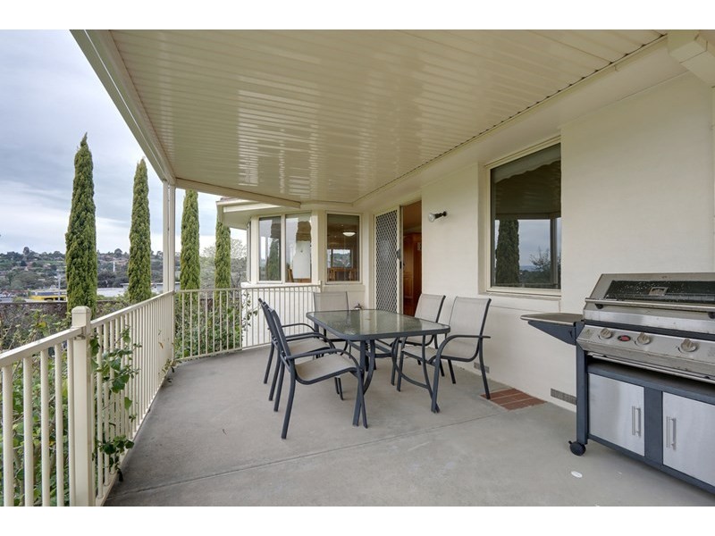 2-4 Billanook Way, Chirnside Park VIC 3116