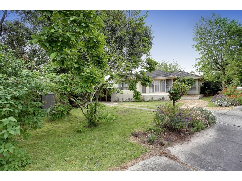 17 Burton Road, Lilydale VIC 3140