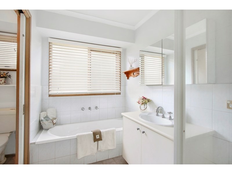 8 Marraroo Close, Bayswater North VIC 3153