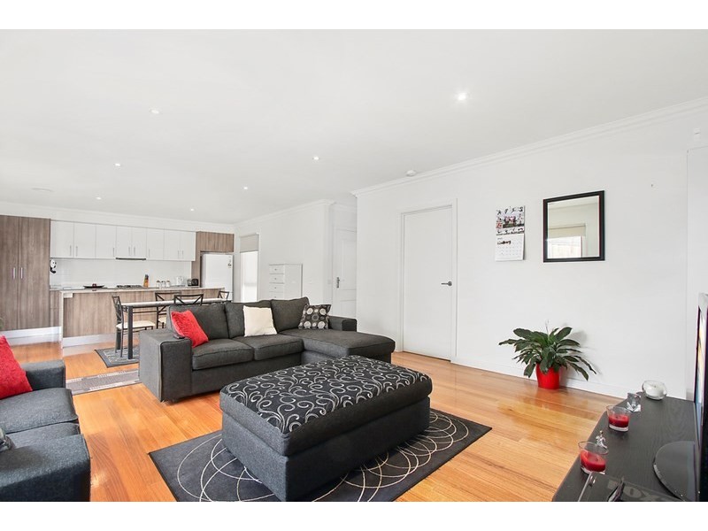 2/11 Peden Street, Chirnside Park VIC 3116