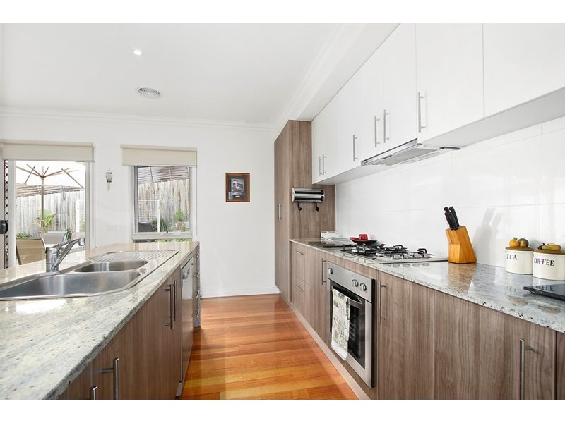 2/11 Peden Street, Chirnside Park VIC 3116