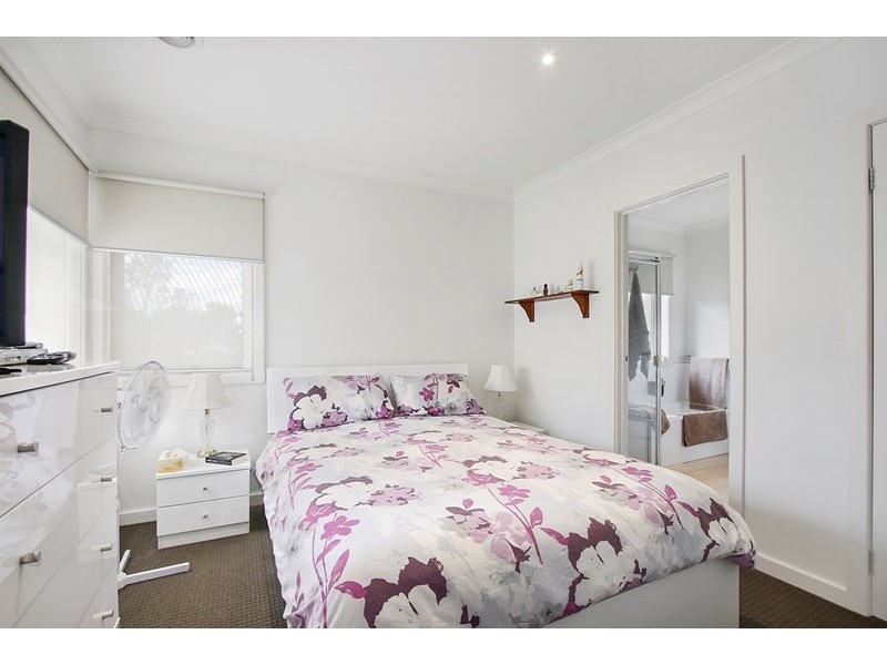 2/11 Peden Street, Chirnside Park VIC 3116