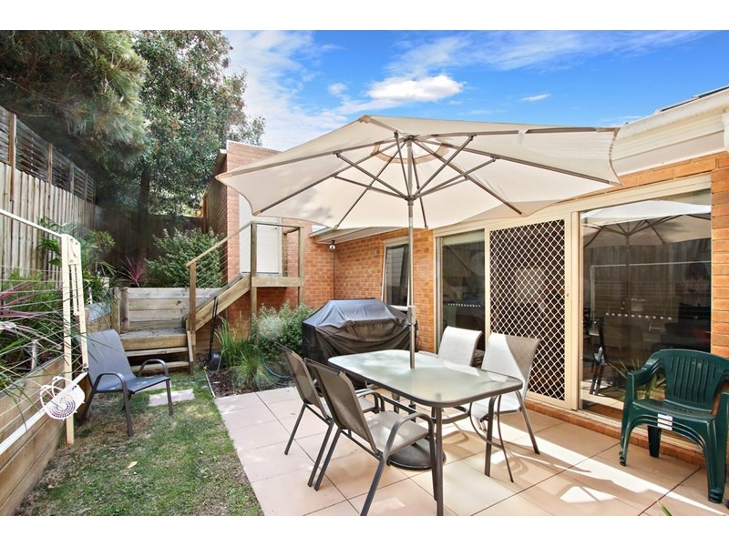 2/11 Peden Street, Chirnside Park VIC 3116