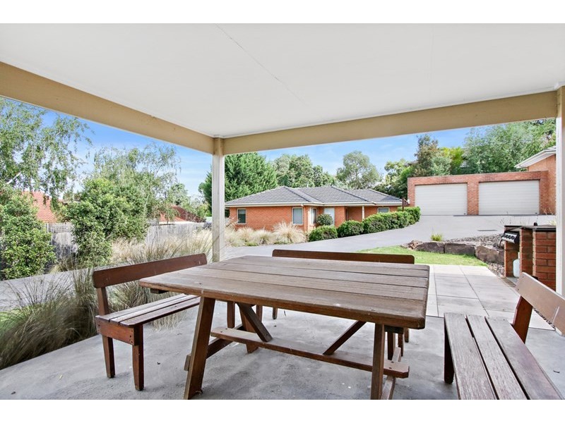 2/11 Peden Street, Chirnside Park VIC 3116