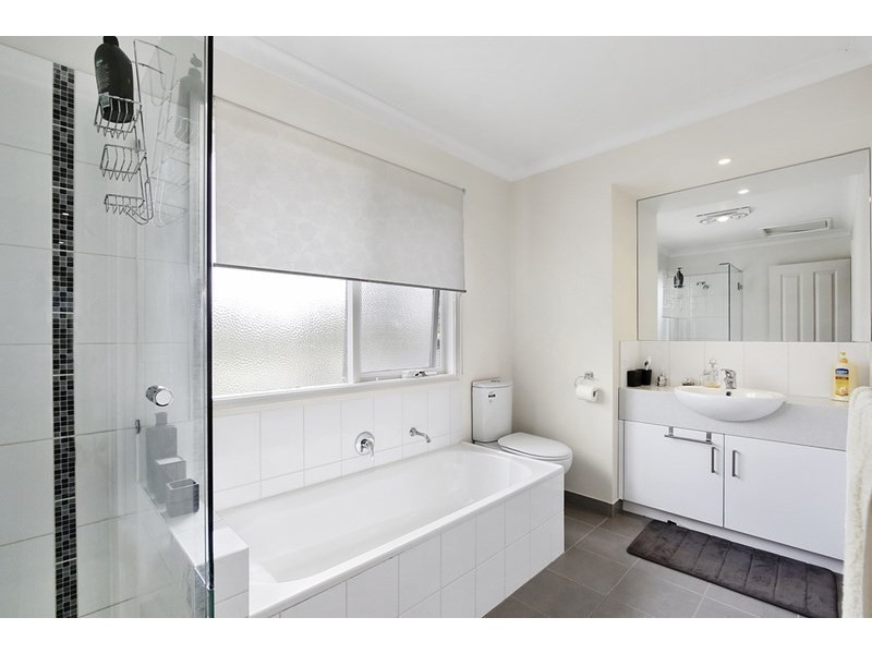 15A Mountain View Road, Kilsyth VIC 3137