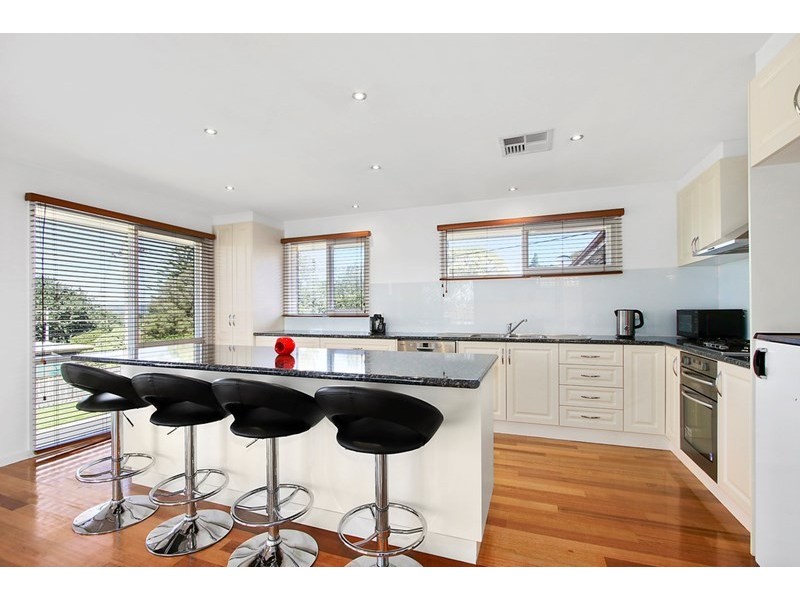 1 St Andrews Drive, Chirnside Park VIC 3116