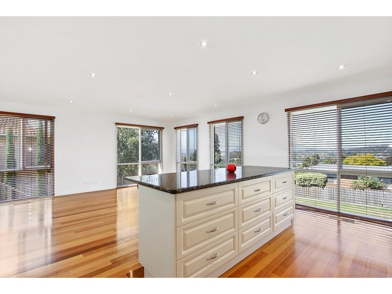 1 St Andrews Drive, Chirnside Park VIC 3116