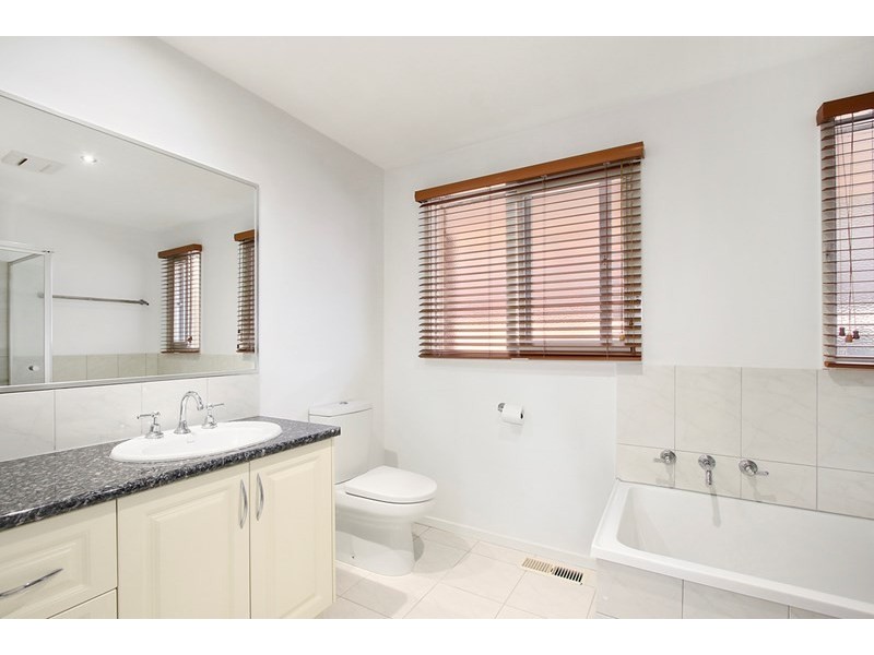 1 St Andrews Drive, Chirnside Park VIC 3116