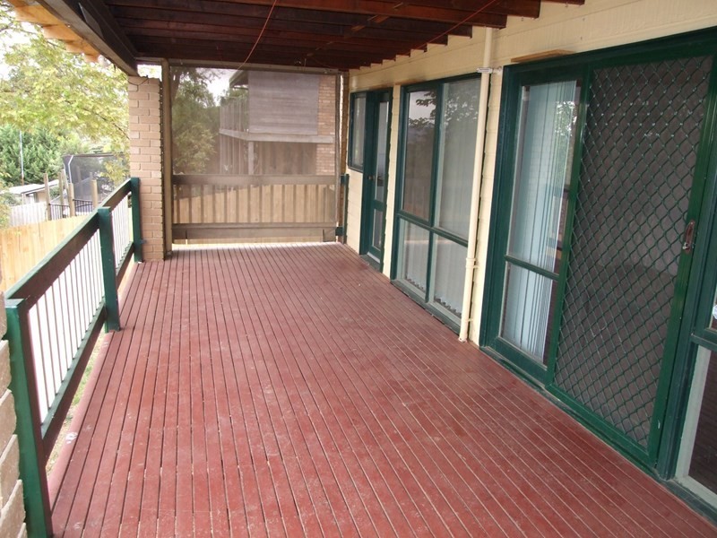 17 Edward Road, Chirnside Park VIC 3116